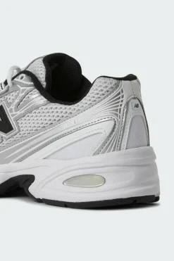 740 - Baskets | Blanc