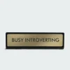 Busy Introverting Deskplate Sign - Plaque de bureau | Multicolore