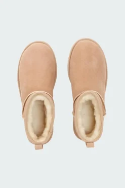 CLASSIC ULTRA MINI - Bottines | Marron