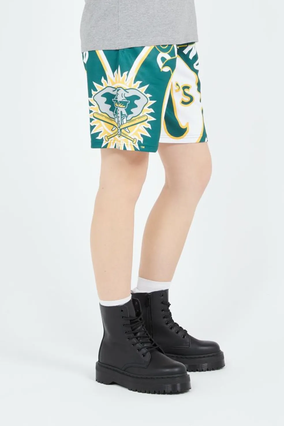 MLB LARGE LOGO SH - Short | Vert