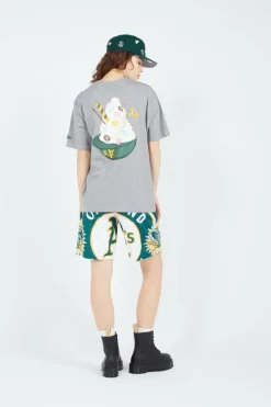 MLB LARGE LOGO SH - Short | Vert