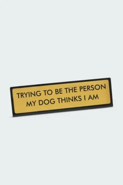 Trying to be the person my dog thinks I am Deskplate Sign - Plaque de bureau | Multicolore
